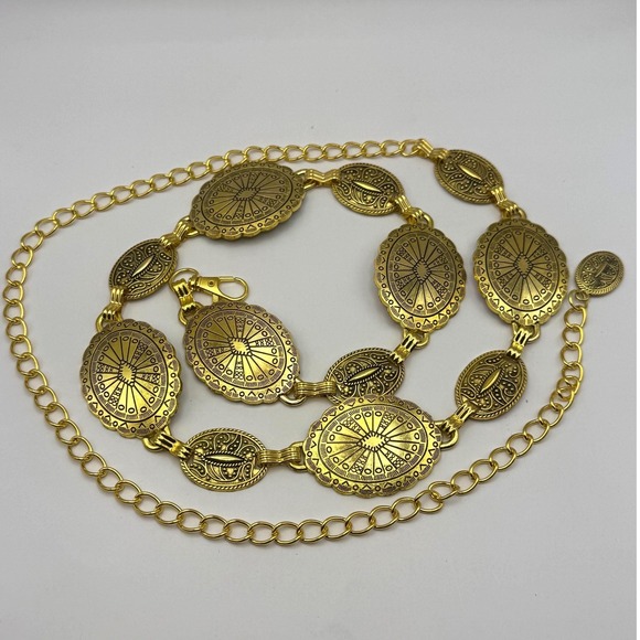 Jewelry - Vintage Gold Tone Medallion Station Necklace – Classic Chain Jewelry - 45"
